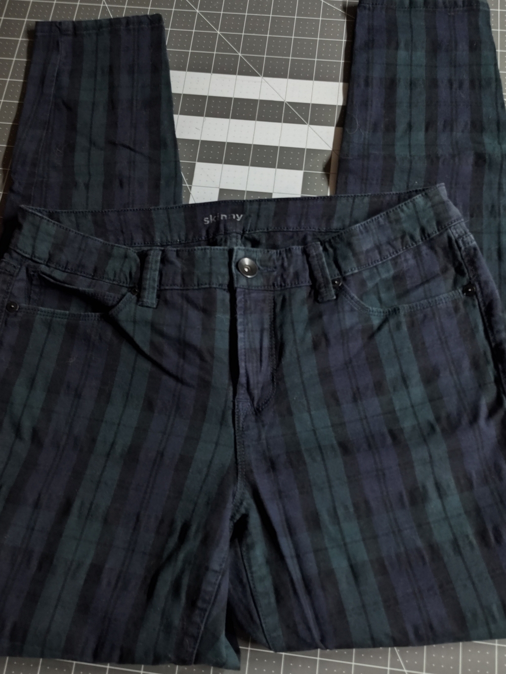 jcpenney Women's Skinny Jeans in Black, Blue and Dark Green Plaid Size 8